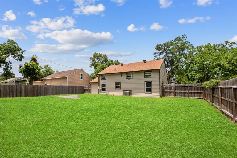 Photo 21 of 21 - 3838 Alsace St, Houston, TX 77021