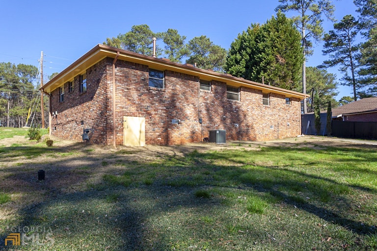 Photo 15 of 17 - 2527 Clifton Springs Rd, Decatur, GA 30034