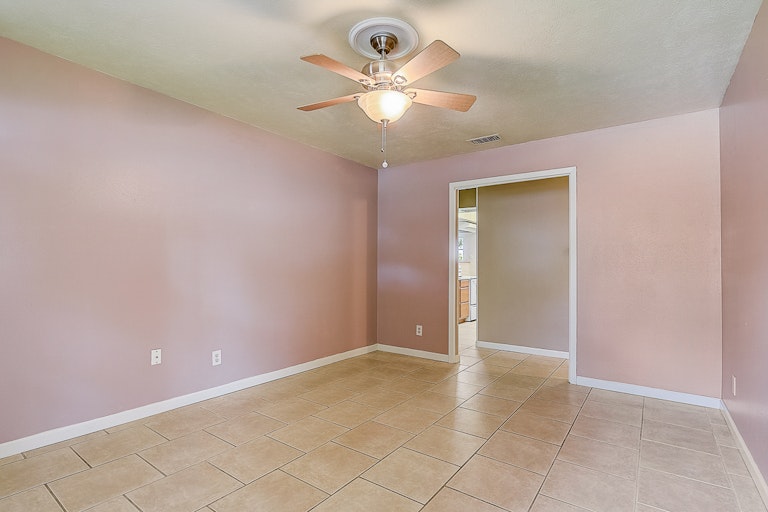 Photo 33 of 34 - 2608 Edinburgh St, Irving, TX 75062