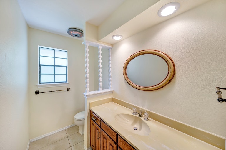 Photo 26 of 32 - 2233 Stafford Dr, Arlington, TX 76012