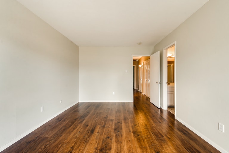 Photo 26 of 32 - 13740 Flagstone Ln, Dallas, TX 75240