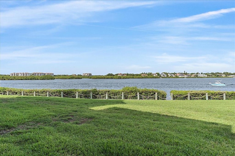 Photo 34 of 44 - 1360 Siesta Bayside Dr #1360-D, Sarasota, FL 34242