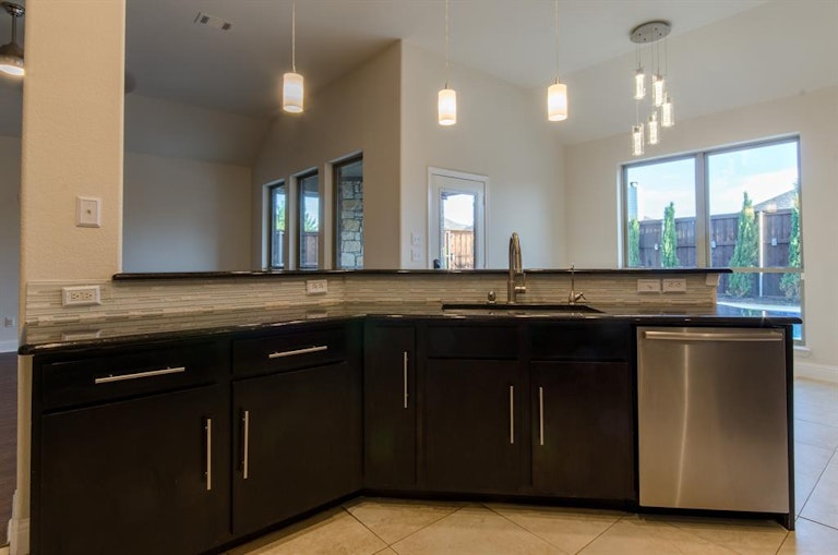 Photo 18 of 33 - 3058 Lakefield Dr, Little Elm, TX 75068