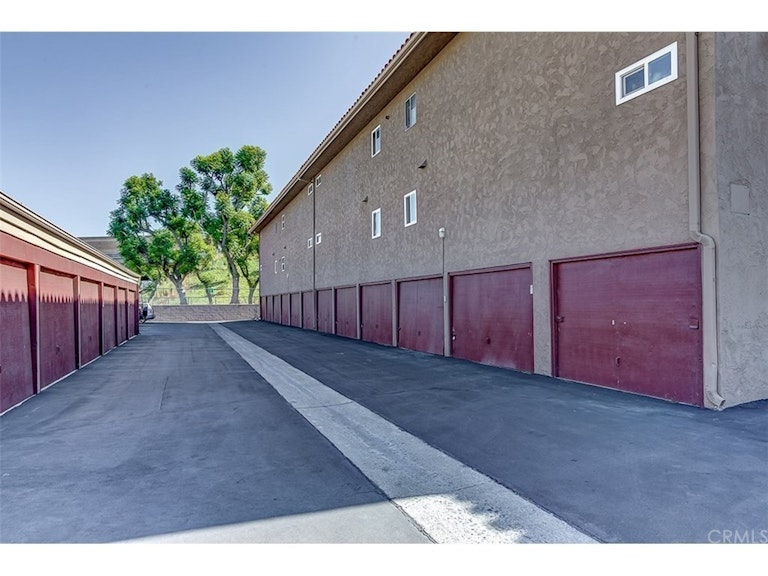 Photo 24 of 30 - 555 S La Veta Park Cir #116, Orange, CA 92868