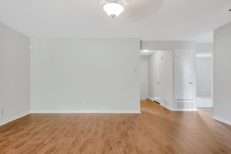 Photo 13 of 25 - 2233 Biscayne Dr W, Irving, TX 75060