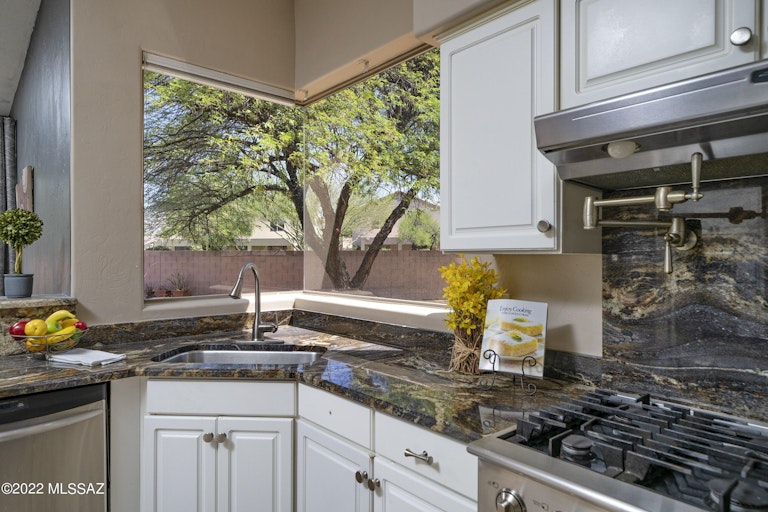Photo 14 of 30 - 9689 E Waters Edge Pl, Tucson, AZ 85749