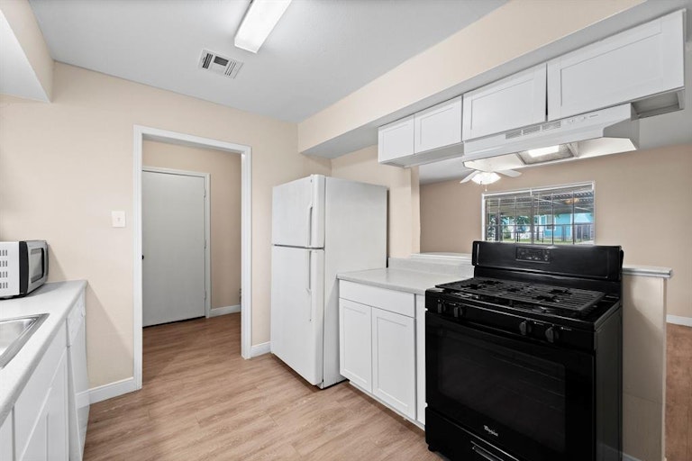 Photo 10 of 25 - 302 E 40th 1/2 St, Houston, TX 77018