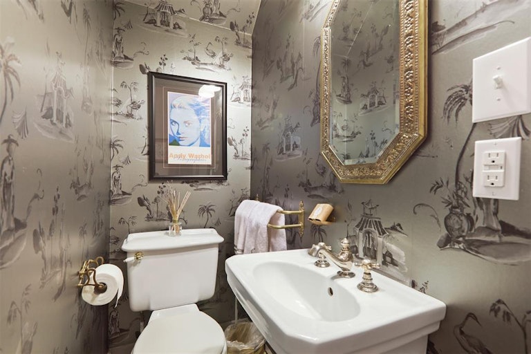 Photo 18 of 49 - 2203 University Blvd, Houston, TX 77030