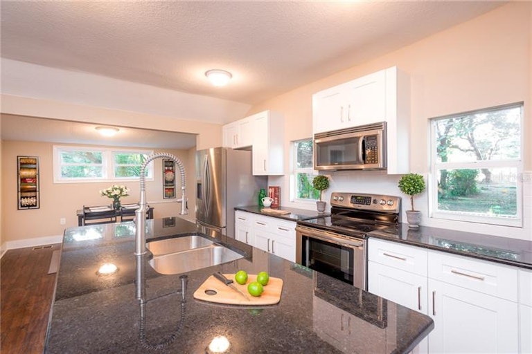 Photo 7 of 25 - 4218 N 13th St, Tampa, FL 33603