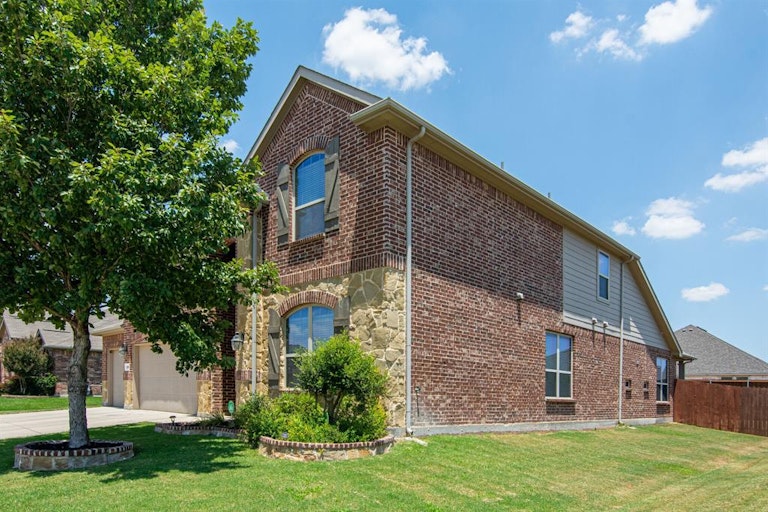 Photo 3 of 40 - 1508 Fallingwater Trl, Haslet, TX 76052