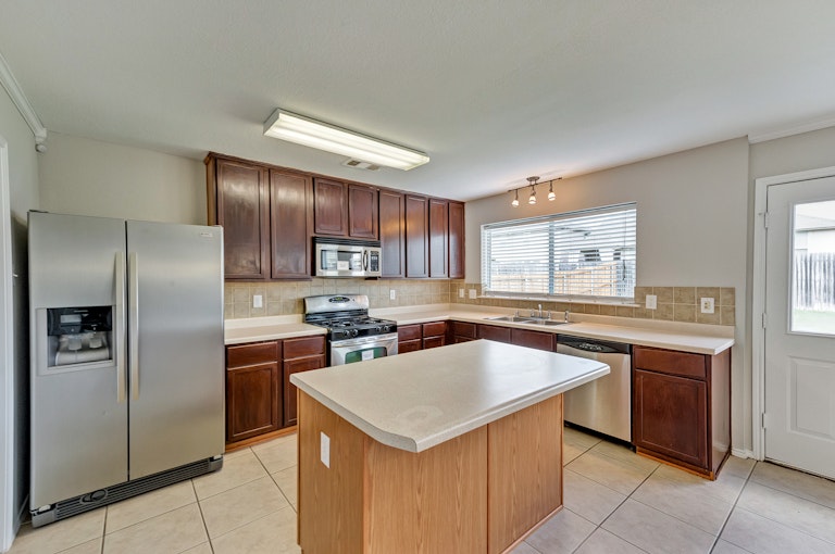 Photo 3 of 30 - 9125 Liberty Crossing Dr, Fort Worth, TX 76131