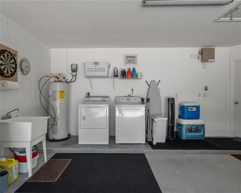 Photo 34 of 40 - 1026 Lake Davenport Blvd, Davenport, FL 33897
