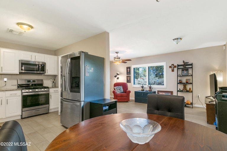 Photo 6 of 28 - 2810 E Florence Dr, Tucson, AZ 85716
