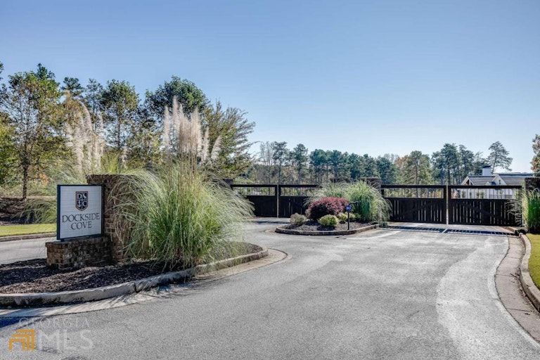Photo 28 of 32 - 6011 Tradewinds Cv, Gainesville, GA 30506