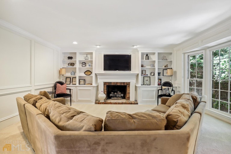 Photo 11 of 41 - 1005 Redstone Ln, Atlanta, GA 30338
