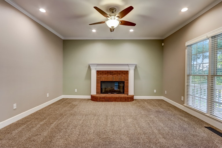 Photo 6 of 29 - 1012 Maple Creek Dr, Loganville, GA 30052