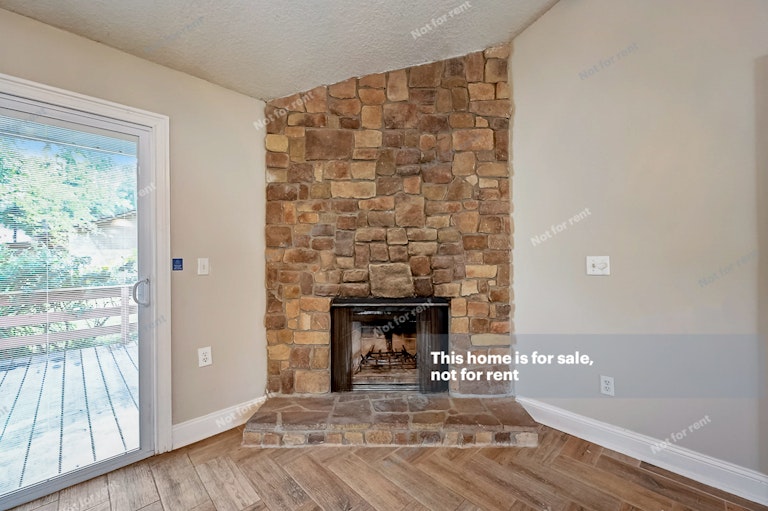 Photo 18 of 30 - 4251 Queensway Dr, Jacksonville, FL 32257