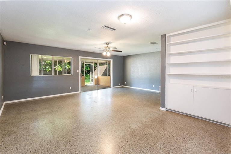 Photo 9 of 34 - 3112 Oak Bluff Dr, Orlando, FL 32827