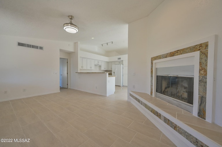 Photo 16 of 46 - 9981 E Falcon Point Dr, Tucson, AZ 85730