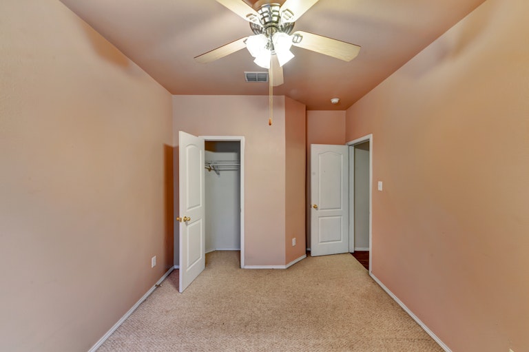 Photo 20 of 27 - 10412 Hogan Dr, Benbrook, TX 76126
