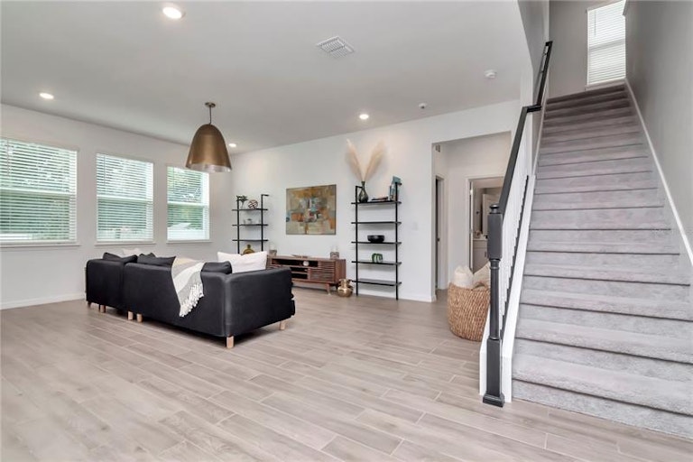 Photo 10 of 27 - 10918 Kidron Valley Ln, Tampa, FL 33625