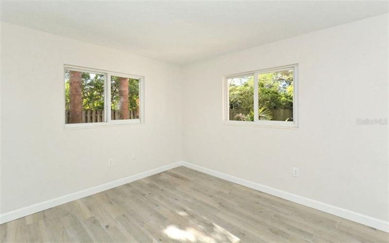 Photo 18 of 25 - 2485 Breakwater Cir, Sarasota, FL 34231