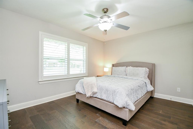 Photo 35 of 49 - 5402 Rutherglenn Dr, Houston, TX 77096