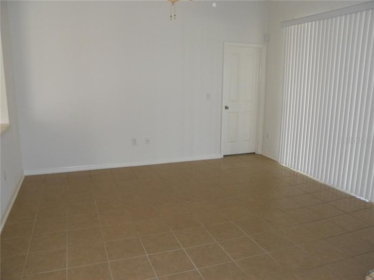 Photo 4 of 25 - 10816 Standing Stone Dr, Wimauma, FL 33598