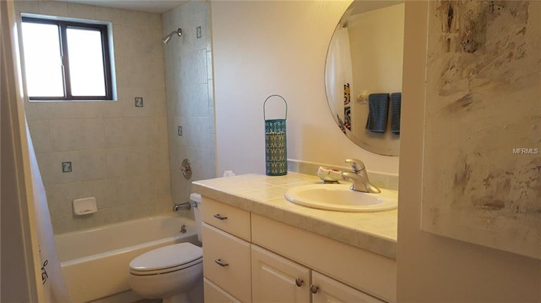 Photo 17 of 25 - 7896 Eagle Creek Dr, Sarasota, FL 34243