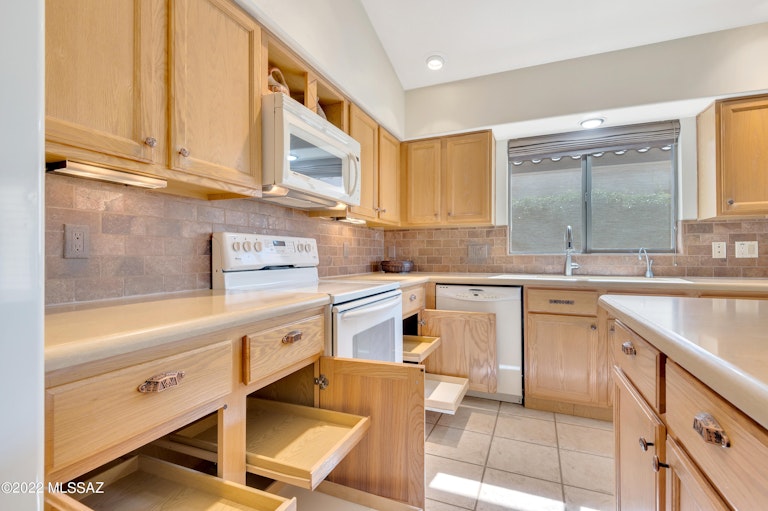 Photo 11 of 41 - 1527 W Sand Pebble Dr, Tucson, AZ 85737