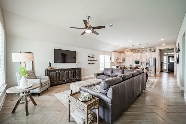 Photo 13 of 27 - 408 Beken Cove Ln, La Porte, TX 77571