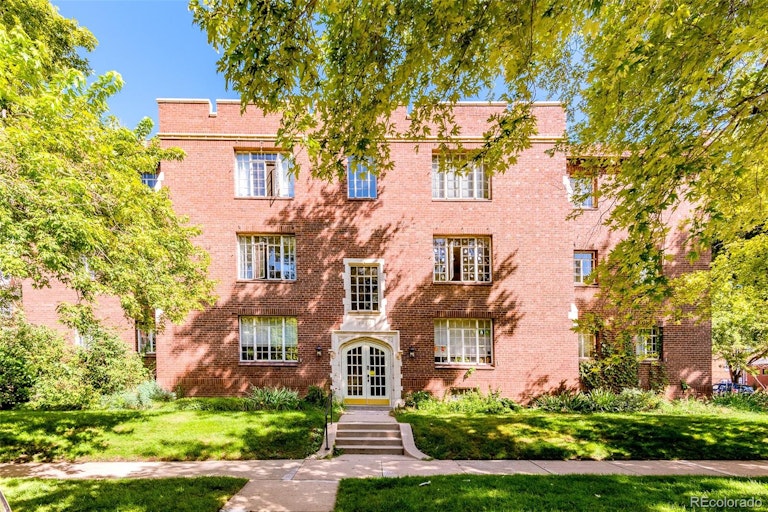 Photo 1 of 26 - 1410 Vine St #3, Denver, CO 80206