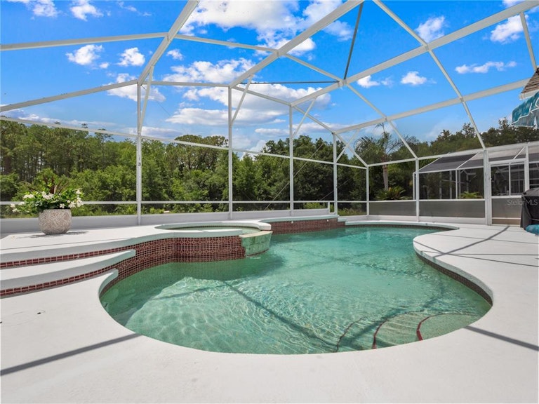 Photo 29 of 40 - 1026 Lake Davenport Blvd, Davenport, FL 33897