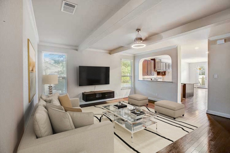 Photo 3 of 36 - 2620 Lightfoot Trl, Austin, TX 78745