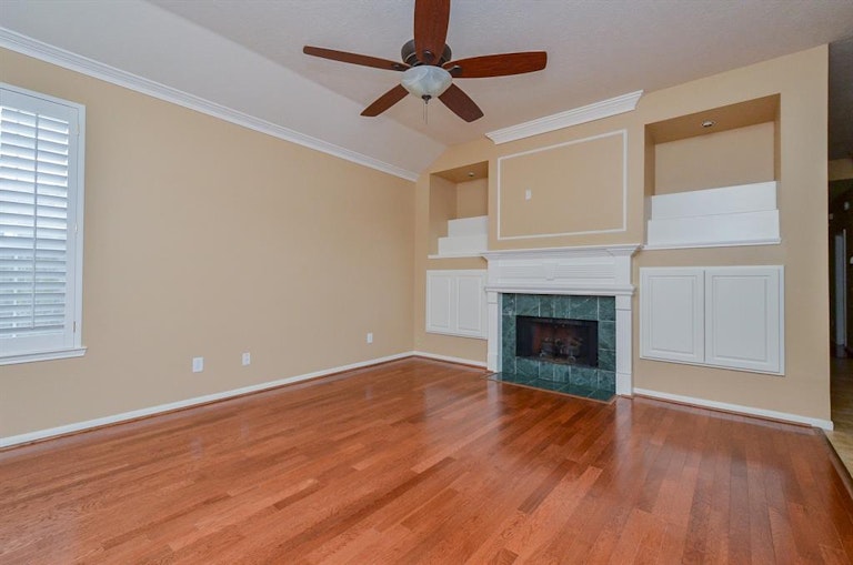 Photo 12 of 27 - 8227 Summer Reef Dr, Houston, TX 77095