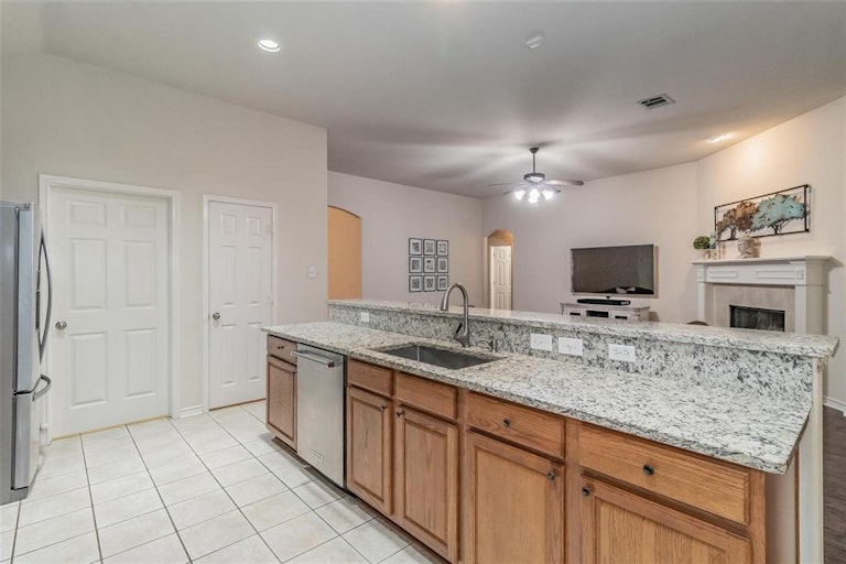 Photo 14 of 32 - 7816 Riverwalk Trl, McKinney, TX 75070