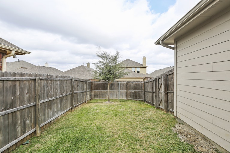 Photo 34 of 36 - 5848 Burgundy Rose Dr, Fort Worth, TX 76123