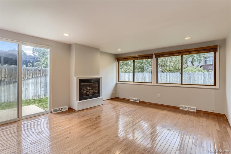 Photo 12 of 35 - 12379 E Bates Cir, Aurora, CO 80014