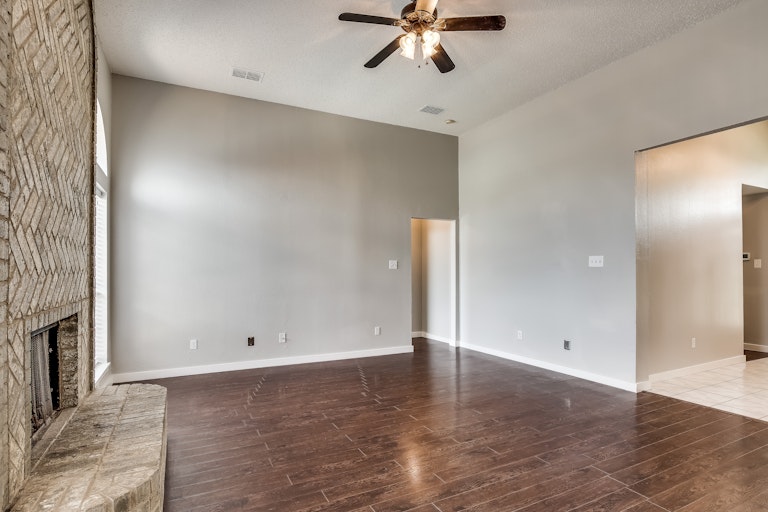 Photo 13 of 29 - 1677 Shannon Dr, Lewisville, TX 75077