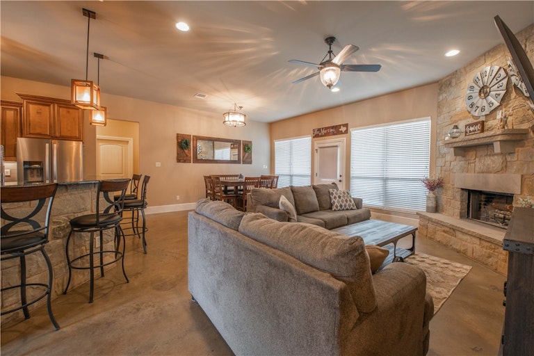 Photo 9 of 29 - 317 Bluestem Cv, Georgetown, TX 78633
