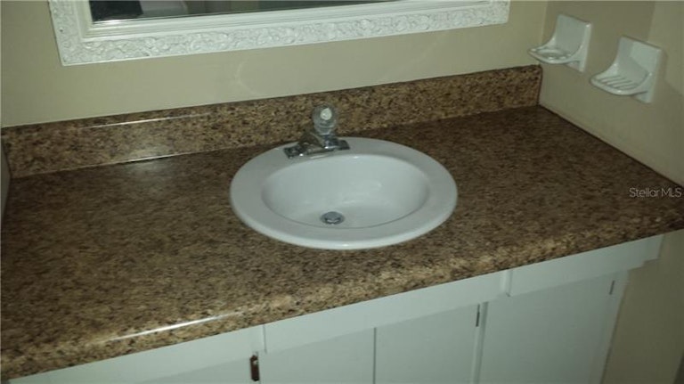 Photo 13 of 25 - 512 Limetree Dr, Oldsmar, FL 34677