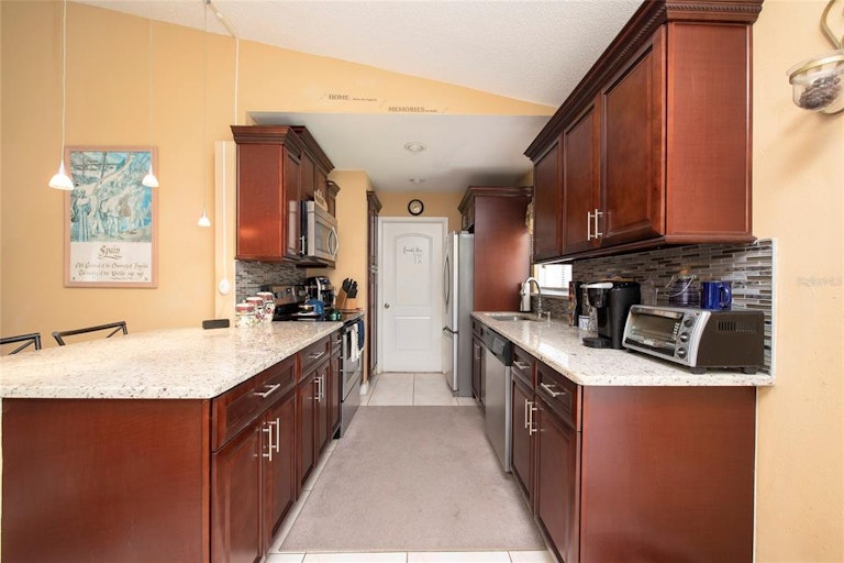 Photo 9 of 35 - 12781 Ohio Woods Ln, Orlando, FL 32824