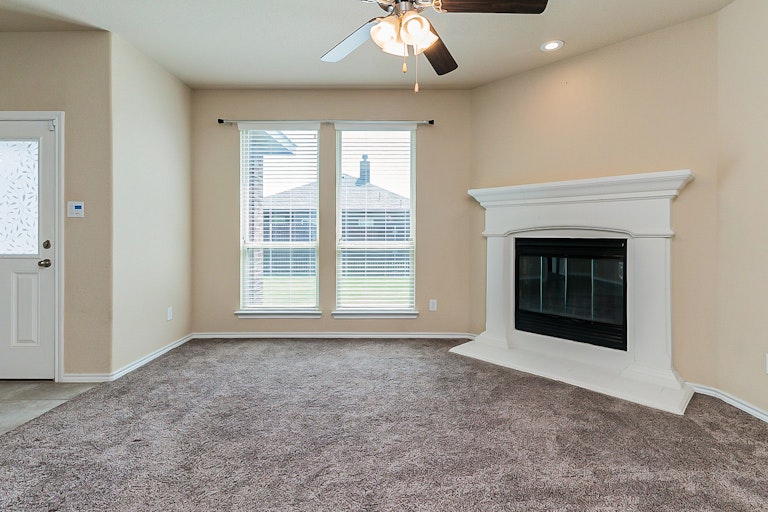 Photo 12 of 23 - 11320 Gold Canyon Dr, Haslet, TX 76052
