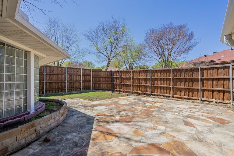 Photo 34 of 36 - 1721 Knob Hill Dr, Garland, TX 75043