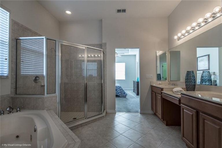 Photo 13 of 23 - 8416 Lake Waverly Ln, Orlando, FL 32829