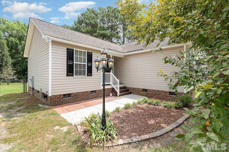 Photo 3 of 32 - 155 Duck Pond Ln, Clayton, NC 27520