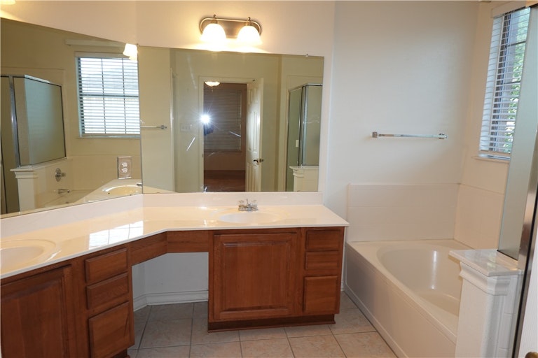 Photo 17 of 33 - 329 Island Oak Dr, Austin, TX 78748