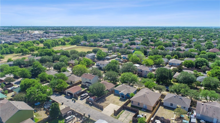 Photo 32 of 34 - 125 Segovia Way, Pflugerville, TX 78660