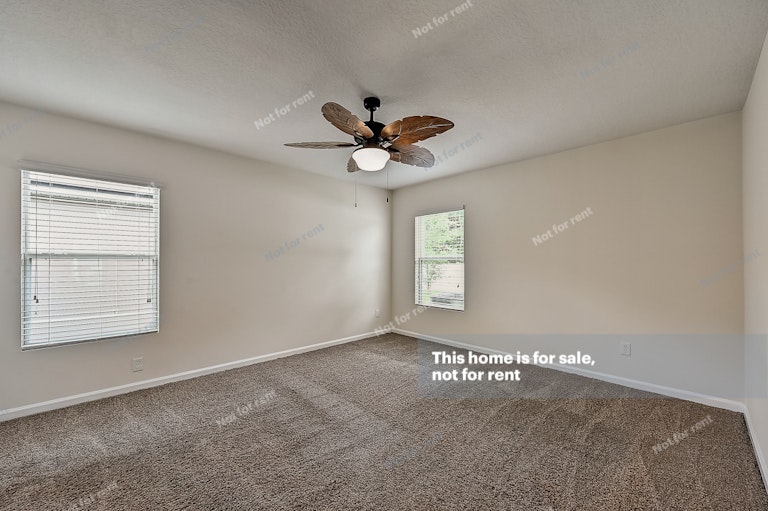 Photo 13 of 29 - 2597 King Louis Dr, Jacksonville, FL 32254