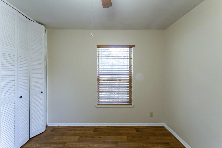 Photo 13 of 18 - 4614 Stoneleigh Dr, San Antonio, TX 78220